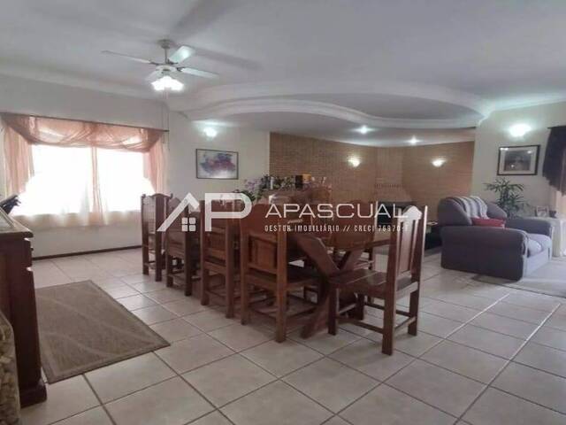Casa para Venda em São José dos Campos - 4