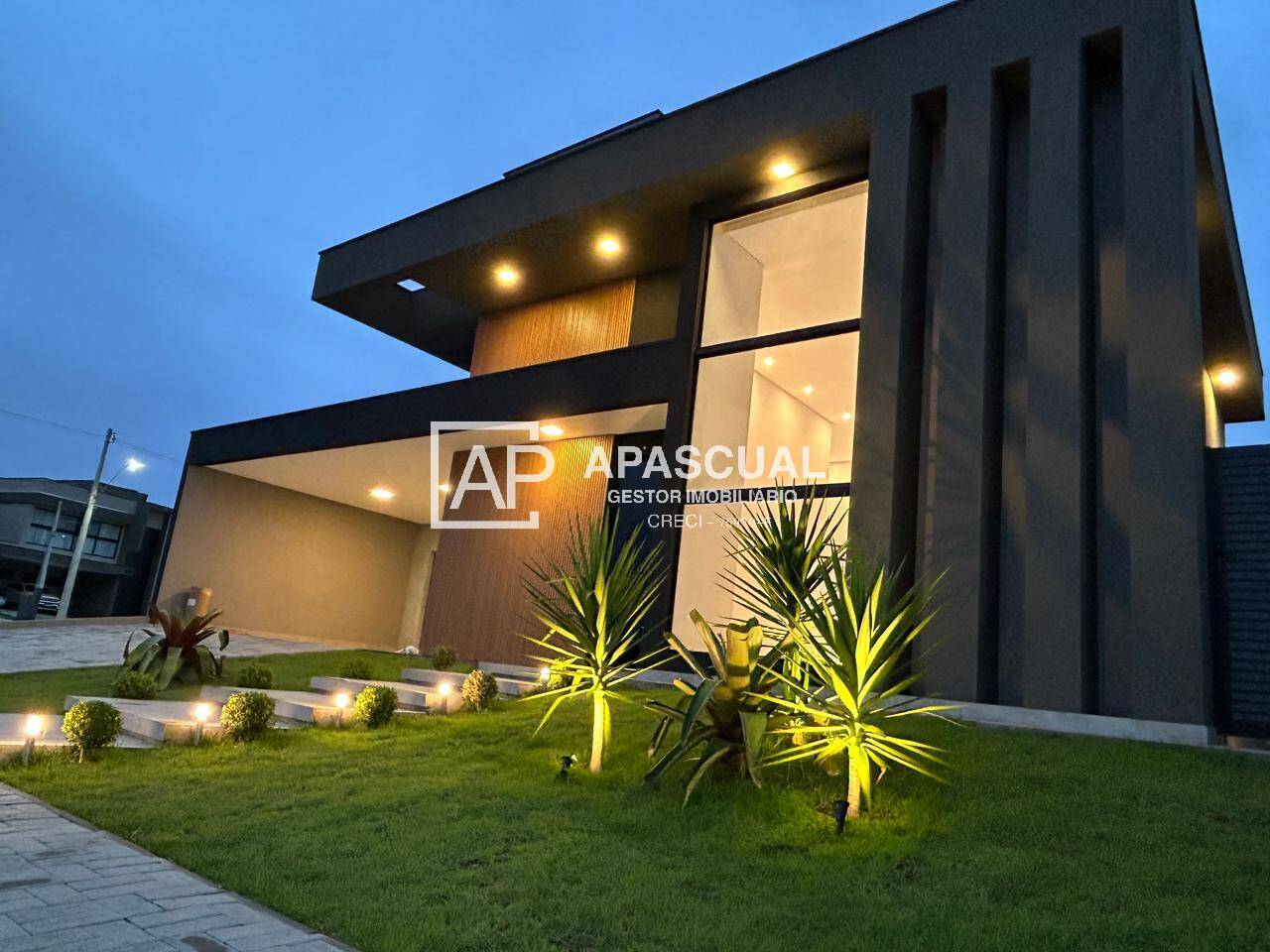 Casa à venda com 3 quartos, 260m² - Foto 2